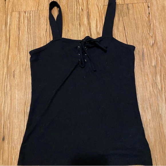 Closet Clear Out 🎉 4 Tops Size XSmall - Picture 3 of 5